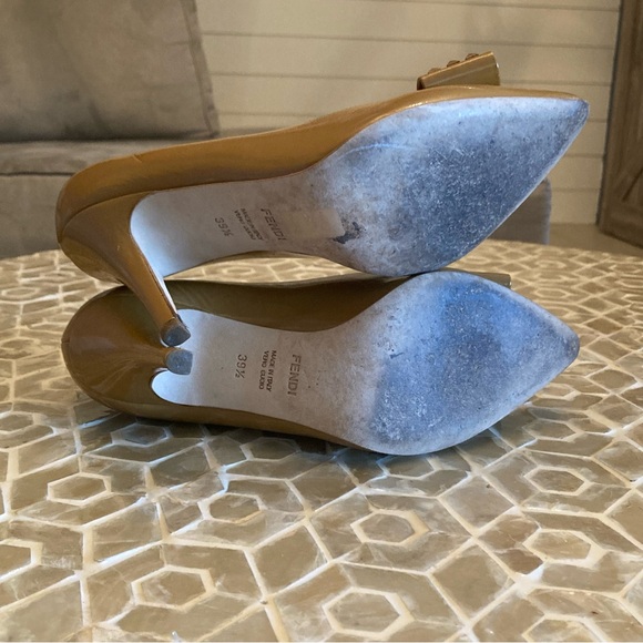 LIKE NEW!  FENDI Décolleté Vernice Borchie Viscone pumps - Picture 12 of 16
